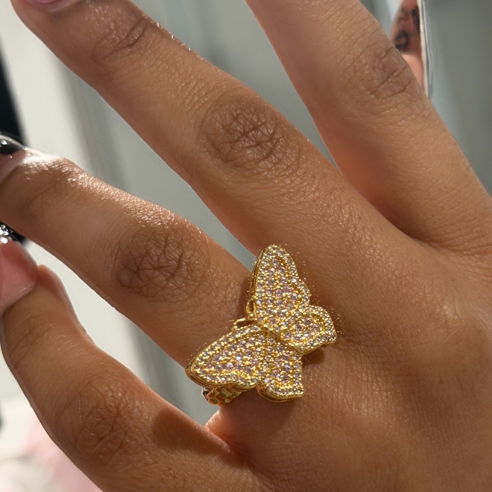 Gold butterfly ring - Picture 2 of 3